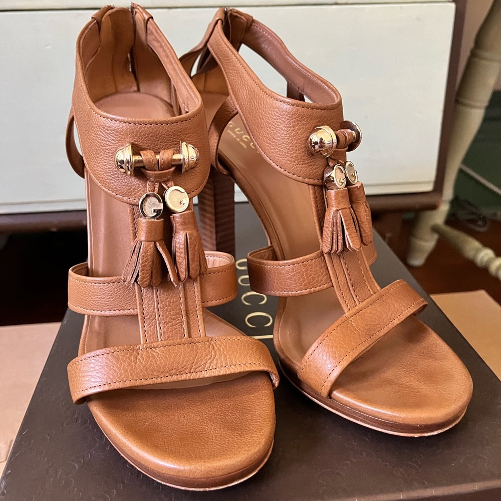 EUC Authentic Gucci Heels 38